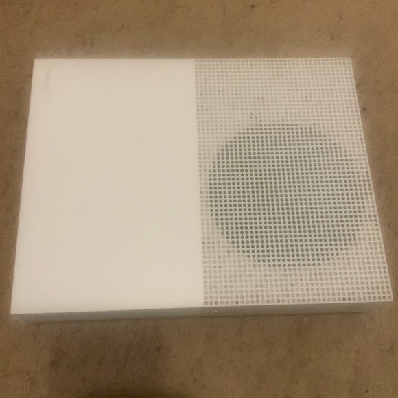 Xbox box one s still works and no issues or problems with it up for sale 😊